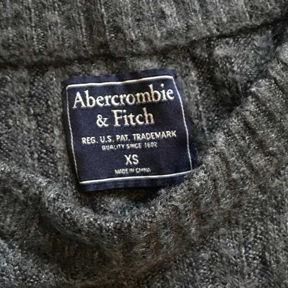 Abercrombie & Fitch Women's Crewneck Sweater - Picture 2 of 3